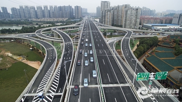 长沙万家丽路高架桥通车