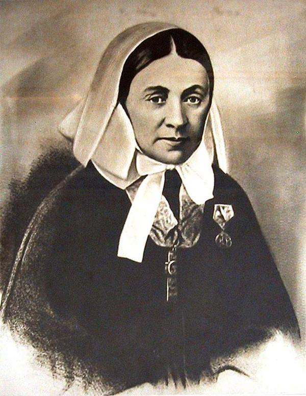 护理先驱南丁格尔：“提灯女士”还是“复仇天使”？