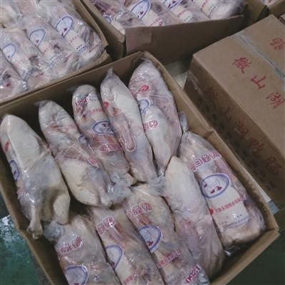 这就是冷冻白条鸭。