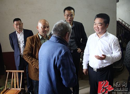 红网湘潭县站讯(记者 莫锦文)20日上午,县委书记傅国平来到花石镇,对
