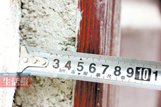 大门装歪墙体开裂 “野马装修”质量问题多(组图)