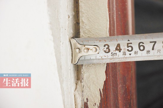 大门装歪墙体开裂 “野马装修”质量问题多(组图)