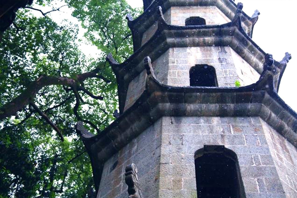 闻知故老，邑自建三台斗魁，科第渐盛，今安知不愈于昔乎。况此间为天问遗址，旧有阁祀灵均，揽古者，于此发兰芳苣洁之思焉。自阁圮后，乡先辈屡议兴复而未遂。倘能踵事增华，不惜他山之助，以成众力之擎。塔成之后，继以建阁，其余层累崇高之故，未始不因天时，假人力以发地灵也！